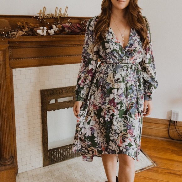 Beautiful floral long sleeve midi wrap dress - Picture 9 of 15